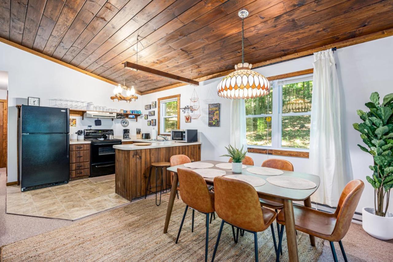 Secluded W Hot Tub, Fire Pit, Deck & Updated Wifi Great Cacapon Buitenkant foto