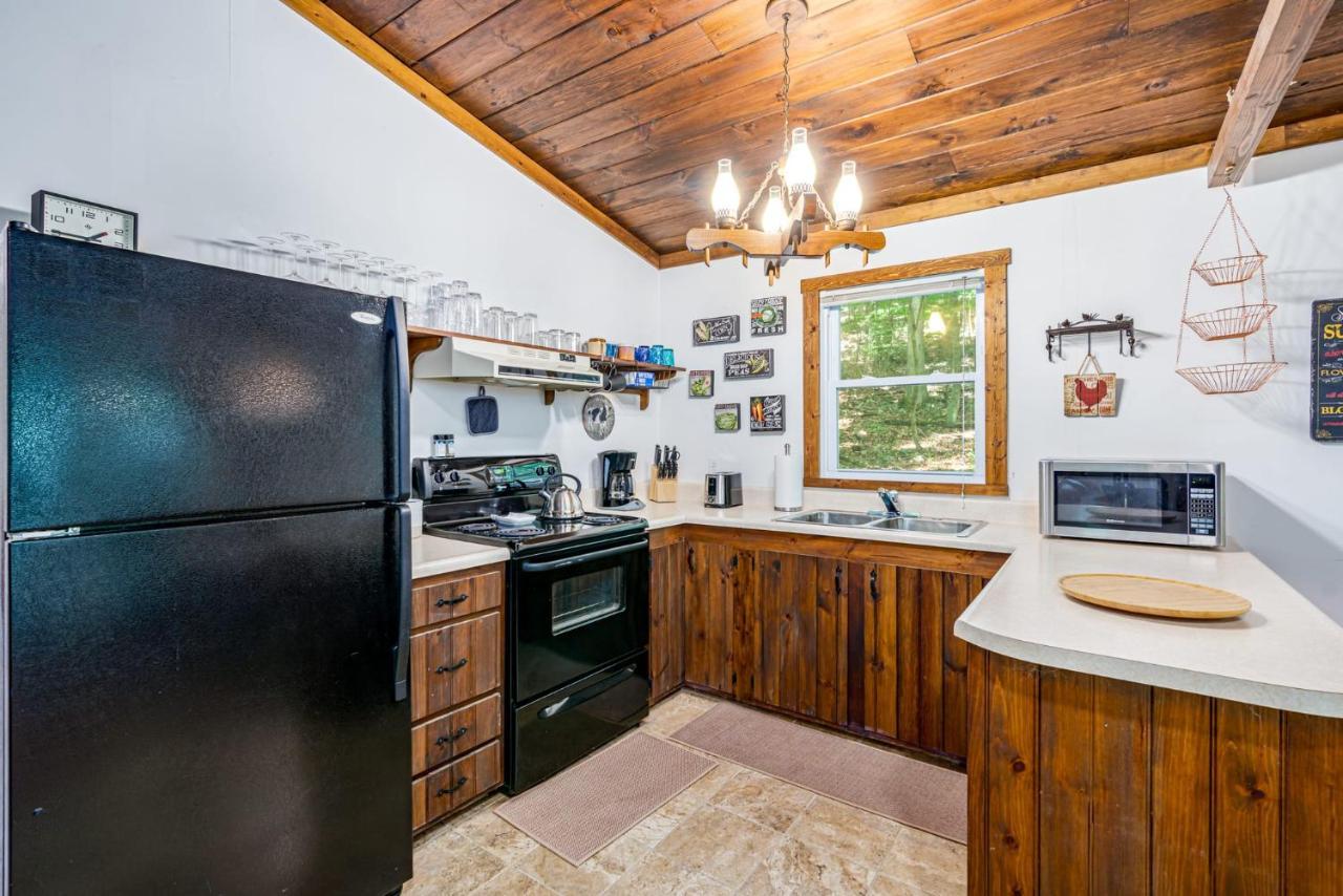 Secluded W Hot Tub, Fire Pit, Deck & Updated Wifi Great Cacapon Buitenkant foto