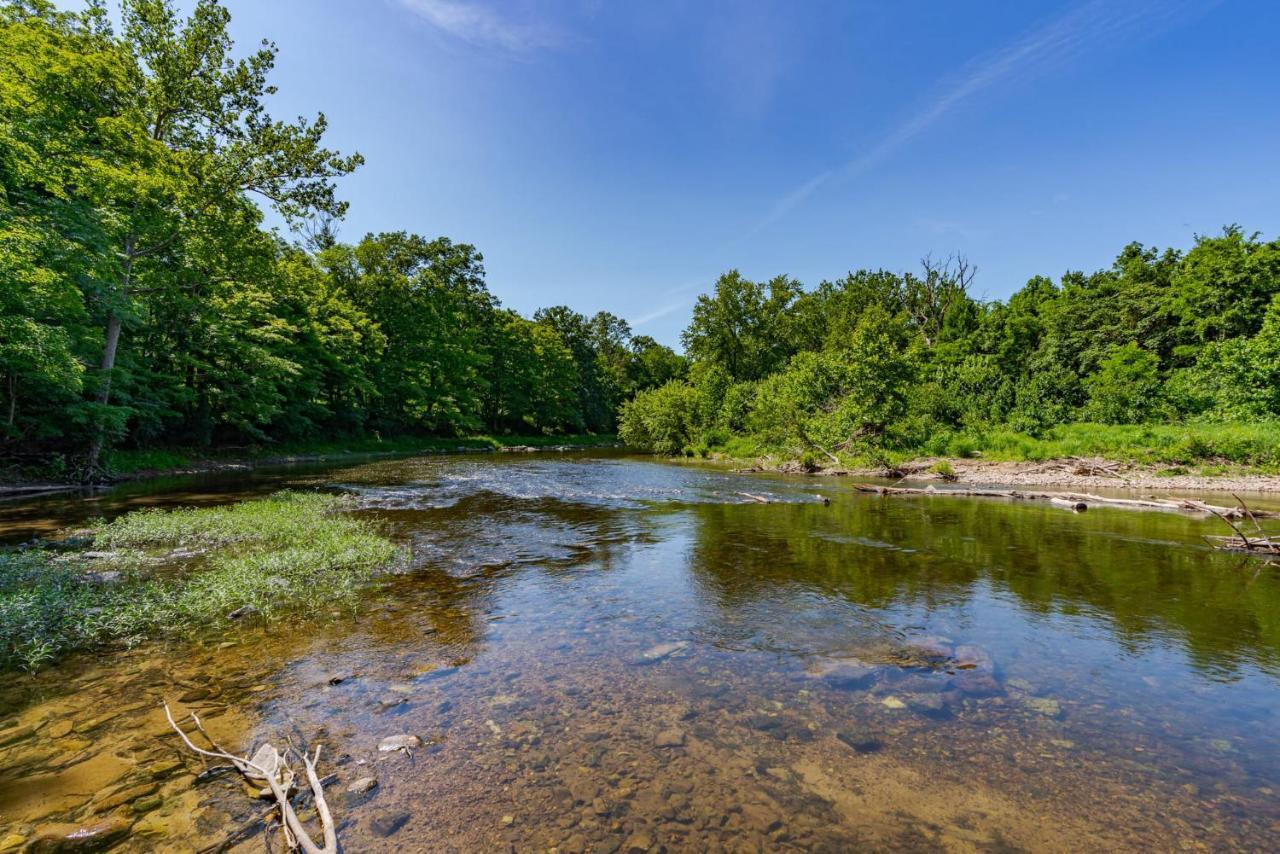 Secluded W Hot Tub, Fire Pit, Deck & Updated Wifi Great Cacapon Buitenkant foto