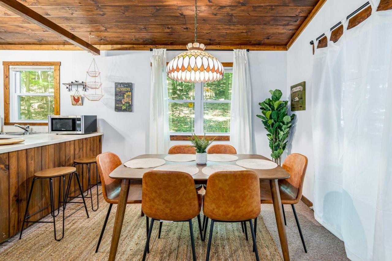 Secluded W Hot Tub, Fire Pit, Deck & Updated Wifi Great Cacapon Buitenkant foto
