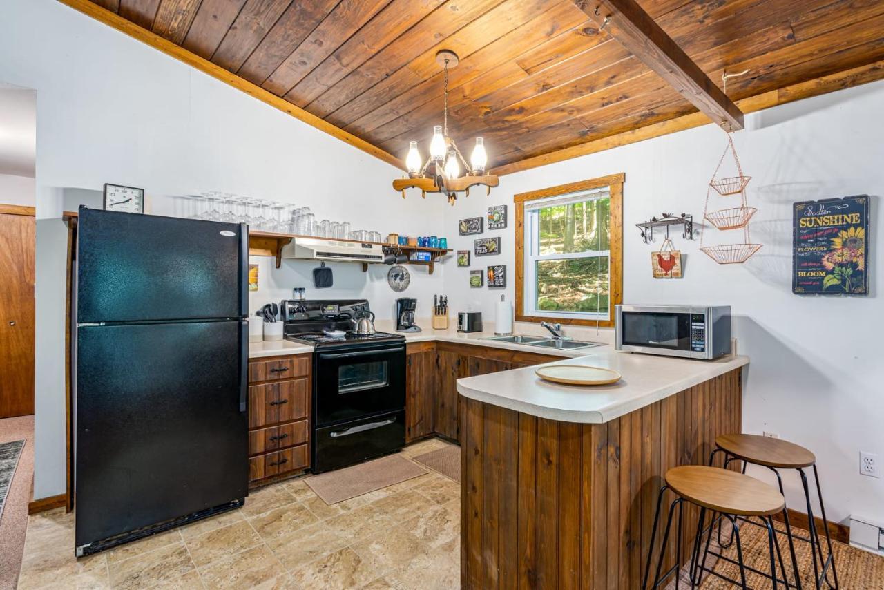 Secluded W Hot Tub, Fire Pit, Deck & Updated Wifi Great Cacapon Buitenkant foto