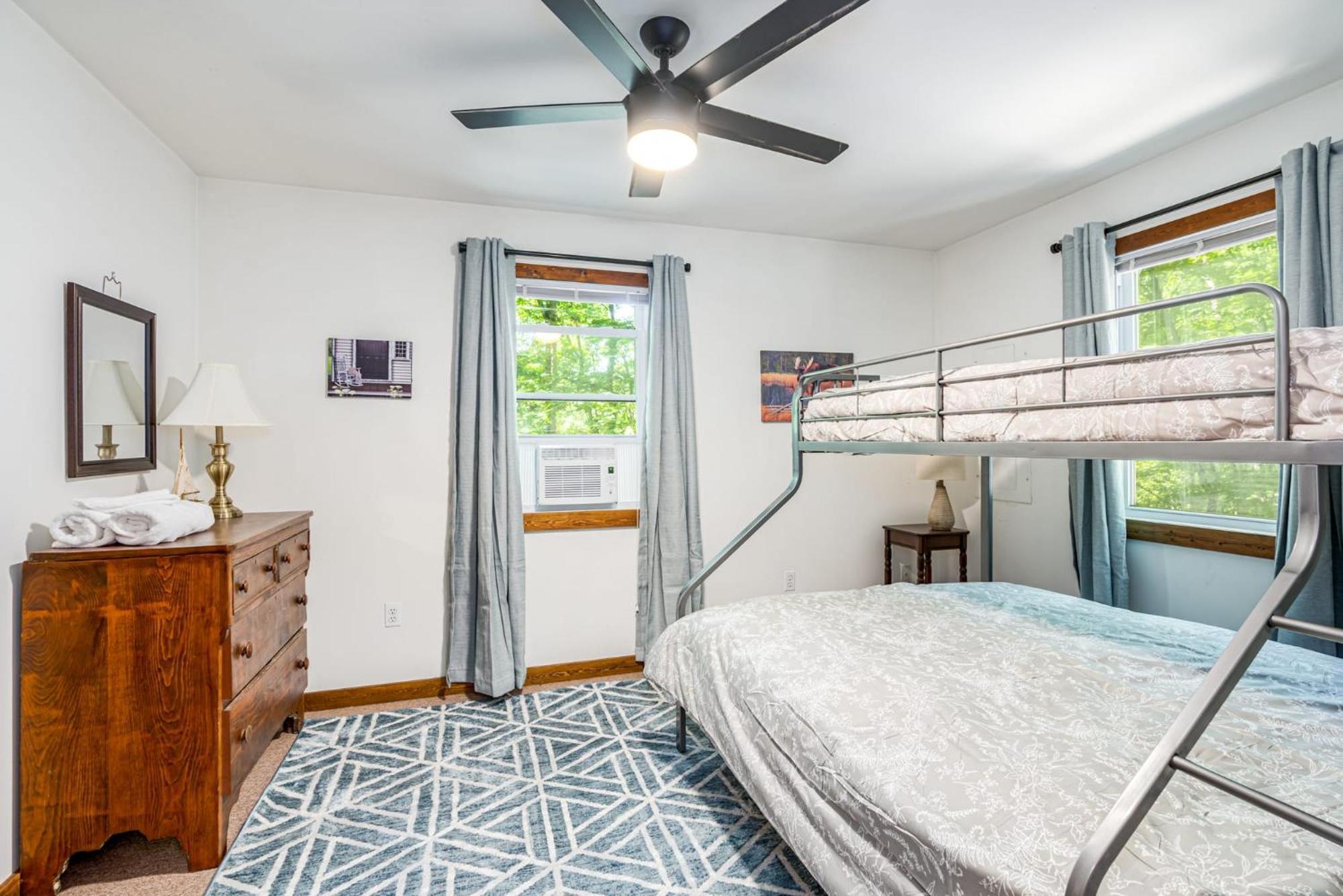 Secluded W Hot Tub, Fire Pit, Deck & Updated Wifi Great Cacapon Buitenkant foto