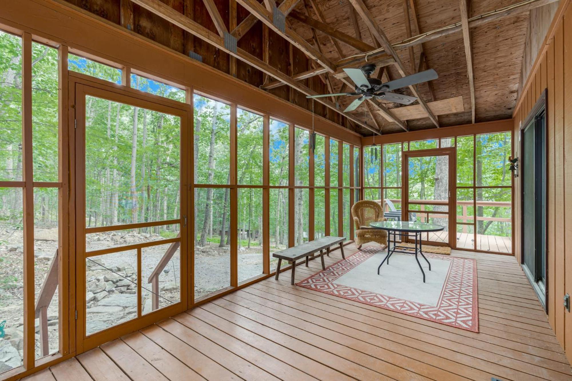 Secluded W Hot Tub, Fire Pit, Deck & Updated Wifi Great Cacapon Buitenkant foto