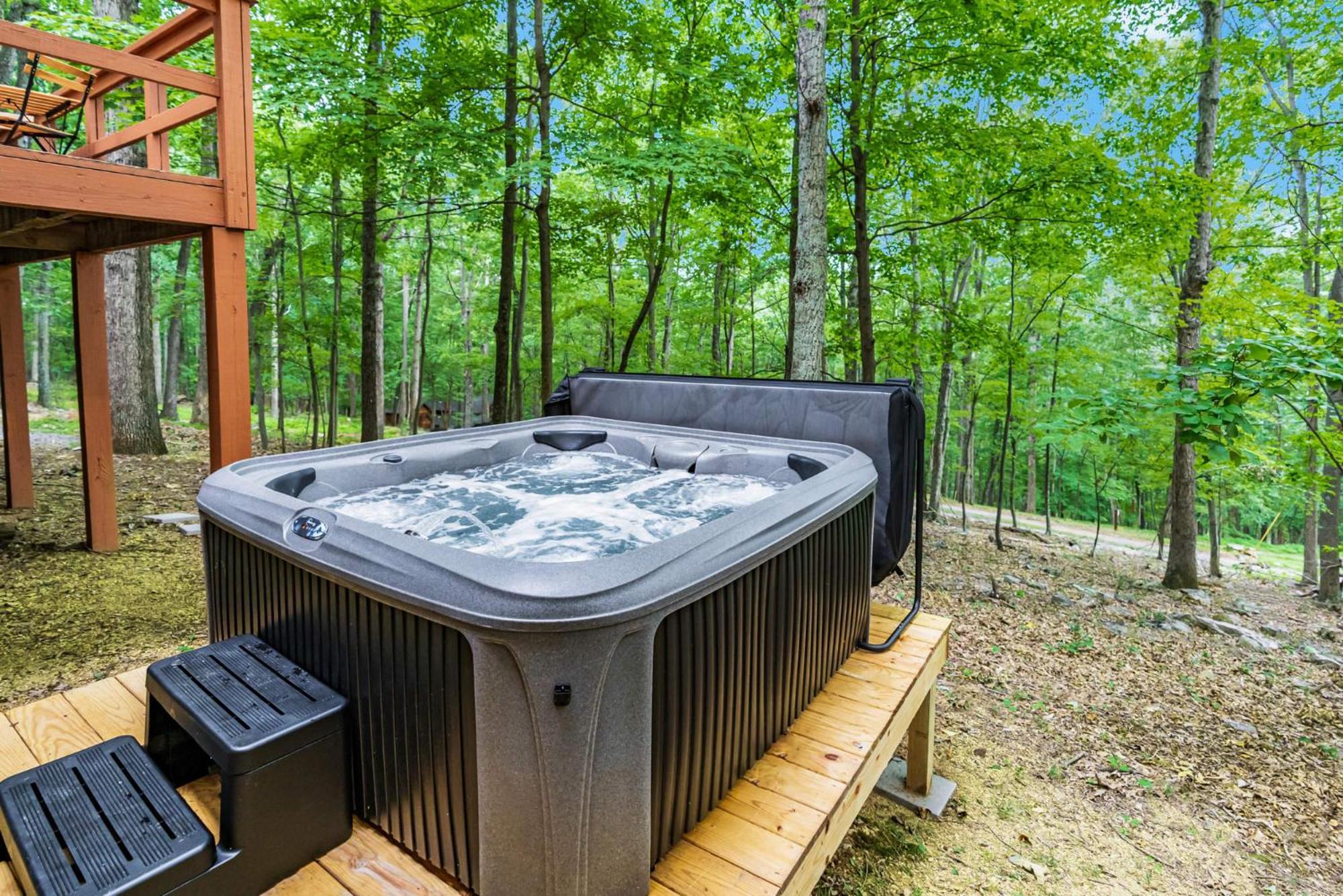Secluded W Hot Tub, Fire Pit, Deck & Updated Wifi Great Cacapon Buitenkant foto
